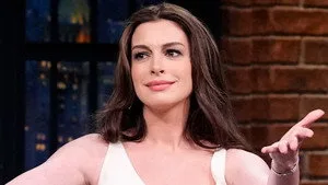 Anne Hathaway, Alan Ritchson